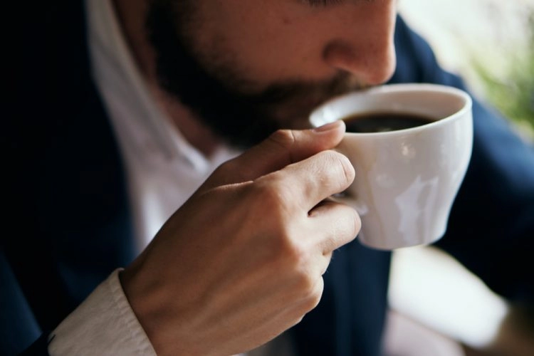 Pijete kavu svako jutro? Evo što to čini vašem želucu